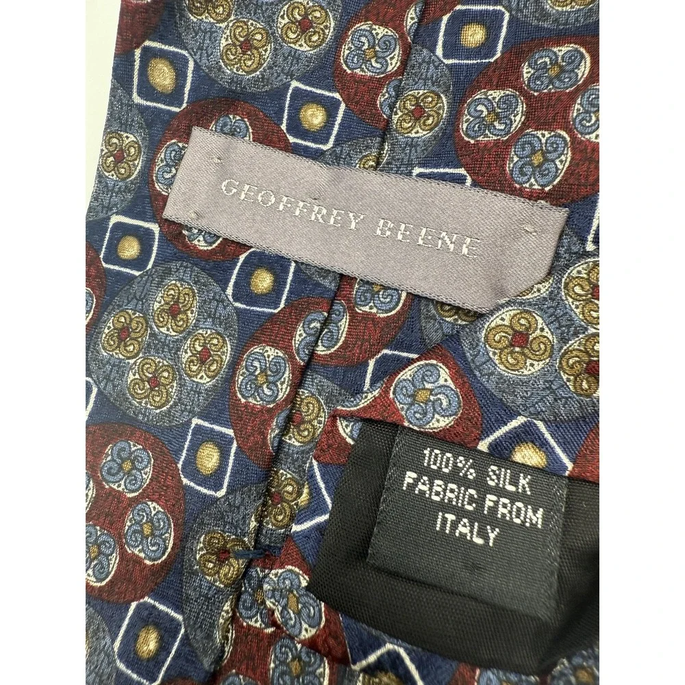 Geoffrey Beene Silk Tie Mens Medallion Pattern Luxury Classic Made in Italy‎